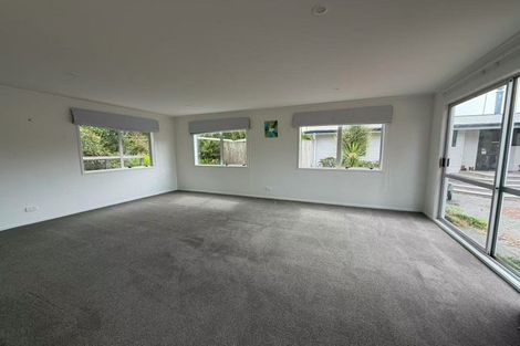 Photo of property in 646 Waitakere Road, Kumeu, 0891