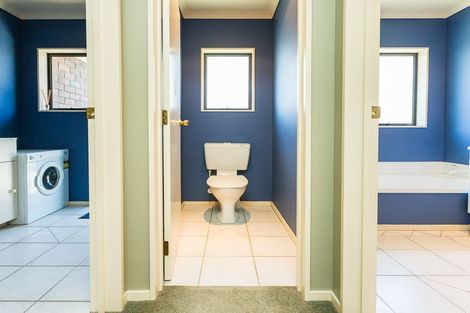 Photo of property in 11 Royal Oak Drive, Kelvin Grove, Palmerston North, 4414