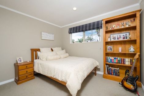 Photo of property in 3 Kahala Place, West Harbour, Auckland, 0618