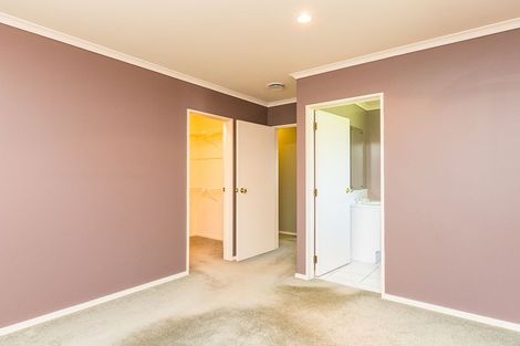 Photo of property in 11 Royal Oak Drive, Kelvin Grove, Palmerston North, 4414
