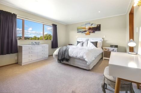 Photo of property in 48 Molyneux Close, Whitby, Porirua, 5024