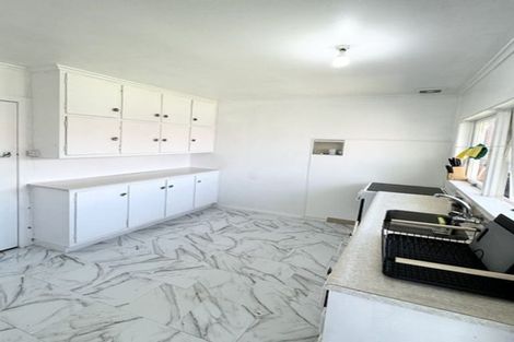 Photo of property in 1 Marsh Avenue, Forrest Hill, Auckland, 0620