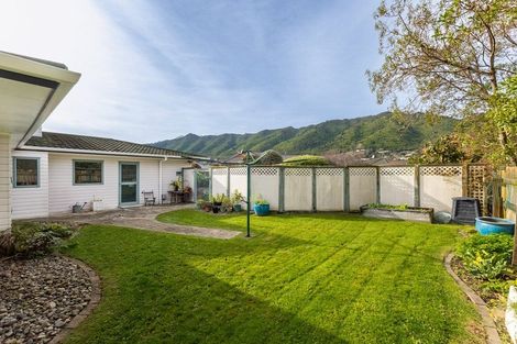 Photo of property in 29 Cranbrook Grove, Waikanae, 5036