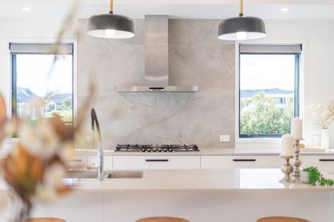 Photo of property in 18 Awatea Drive, Whitianga, 3510