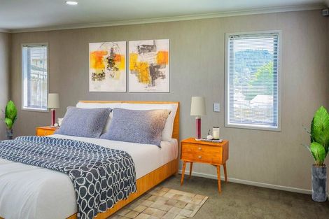 Photo of property in 100 George Deane Place, Greenhithe, Auckland, 0632