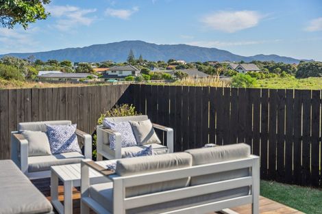Photo of property in 65 Queens Road, Waikanae Beach, Waikanae, 5036