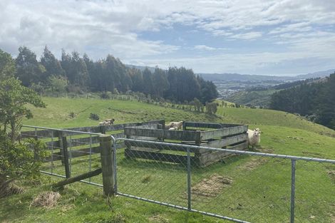 Photo of property in 173 Bing Lucas Drive, Tawa, Wellington, 5028