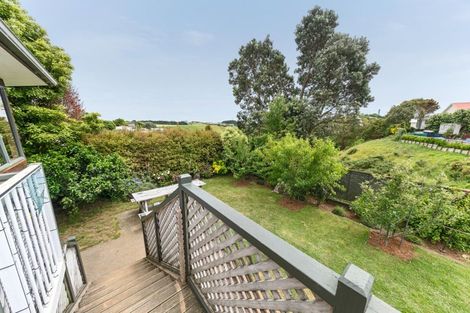 Photo of property in 10 Saint Ives Grove, Whalers Gate, New Plymouth, 4310