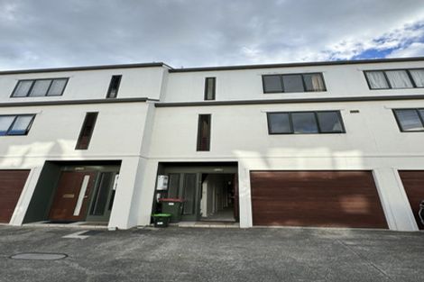 Photo of property in Lynn Park Terrace, 26/12 Ambrico Place, New Lynn, Auckland, 0600