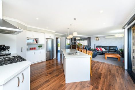 Photo of property in 23 Silicon Way, Fitzherbert, Palmerston North, 4410
