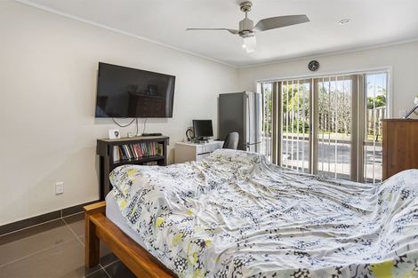 Photo of property in 1/5 Colleen Norma Place, Half Moon Bay, Auckland, 2012