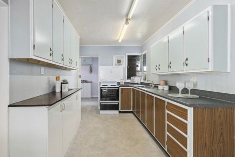 Photo of property in 33 Palm Avenue, Lyall Bay, Wellington, 6022