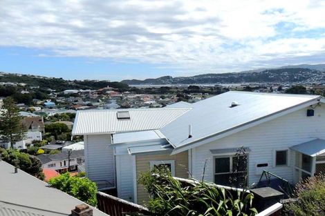 Photo of property in 44 Tio Tio Road, Miramar, Wellington, 6022