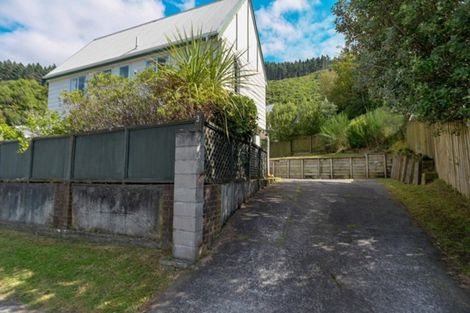 Photo of property in 3 Westra View, Tawa, Wellington, 5028