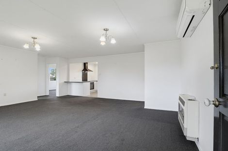 Photo of property in 1 Dunk Place, Milson, Palmerston North, 4414