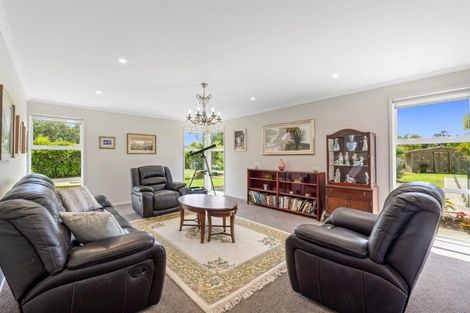 Photo of property in 42 Farrand Road, Kumeu, 0891