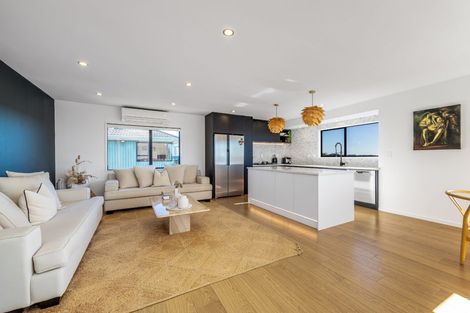 Photo of property in 2/30 Firth Road, Torbay, Auckland, 0630