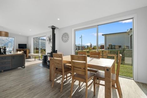 Photo of property in 24 Makomako Road, Wanaka, 9305