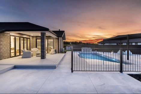 Photo of property in 15 Mike Smith Drive, Cambridge, 3434