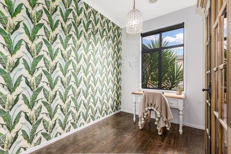 Photo of property in 8 Tararua Close, Aotea, Porirua, 5024