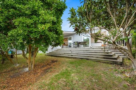 Photo of property in 34 Neil Avenue, Te Atatu Peninsula, Auckland, 0610