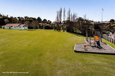 Photo of property in 2 Handley Place, Glen Avon, New Plymouth, 4312