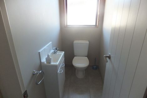 Photo of property in 16 Gibbston Close, Huntington, Hamilton, 3210