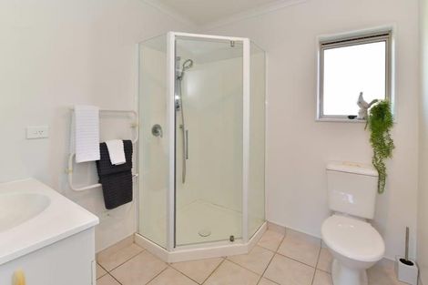 Photo of property in 35 Chesterfield Way, Orewa, 0931