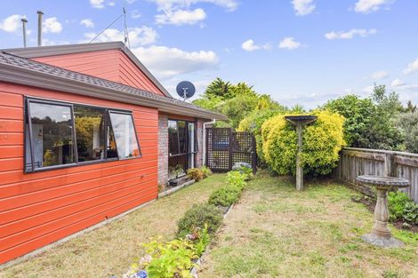 Photo of property in 14 Chilton Drive, Paraparaumu, 5032