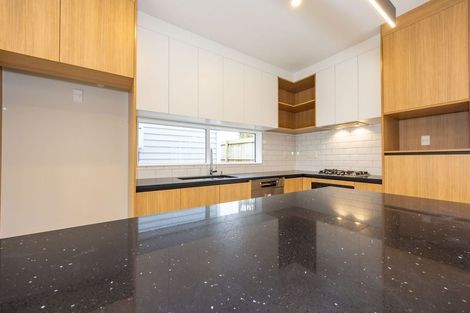 Photo of property in 34 Hellyers Street, Birkdale, Auckland, 0626
