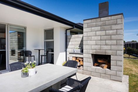 Photo of property in 30 Dogwood Way, Milson, Palmerston North, 4414