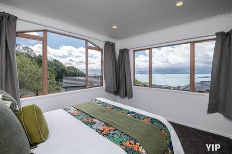 Photo of property in 37 Dress Circle, Newlands, Wellington, 6037