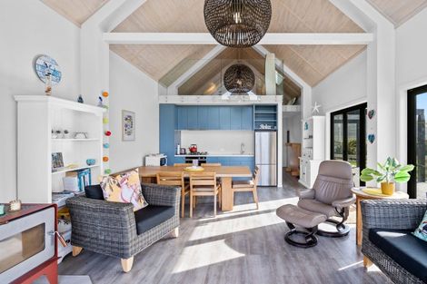 Photo of property in 497 Waikawa-curio Bay Road, Curio Bay, Tokanui, 9884