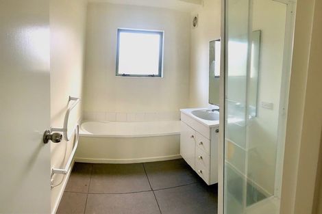 Photo of property in 30 Loughanure Place, Massey, Auckland, 0614