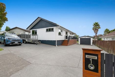 Photo of property in 1 Devonshire Road, Unsworth Heights, Auckland, 0632