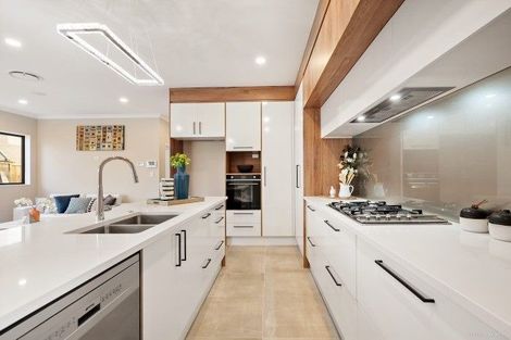 Photo of property in 10 Hinoki Way, Flat Bush, Auckland, 2019