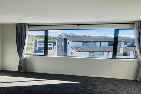 Photo of property in 14 Ingham Court, Fairview Heights, Auckland, 0632