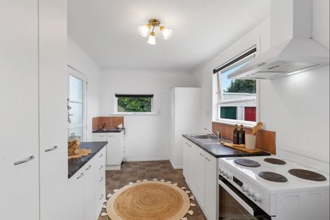 Photo of property in 53 Queenwood Road, Levin, 5510