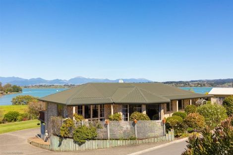 Photo of property in 10 Coutts Place, Mapua, 7005