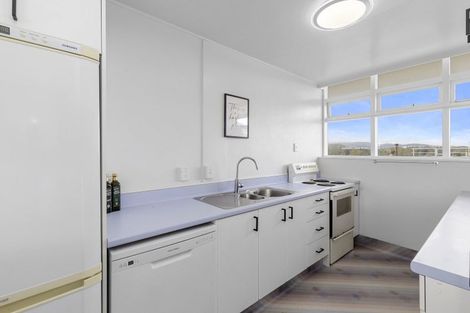 Photo of property in Gateway Apartments, 19 Maida Vale Road, Roseneath, Wellington, 6011