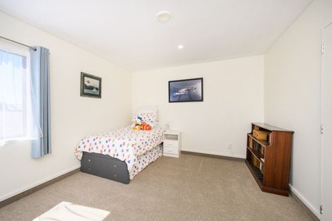 Photo of property in 70 Pacific Drive, Fitzherbert, Palmerston North, 4410
