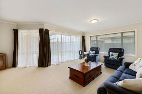 Photo of property in 11/64 Kawaha Point Road, Kawaha Point, Rotorua, 3010