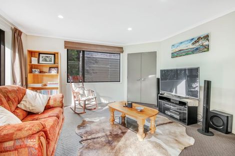 Photo of property in 42 Manuka Grove, Helensville, 0875