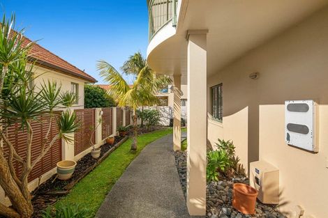 Photo of property in 24 Parkwood Crescent, Gulf Harbour, Whangaparaoa, 0930