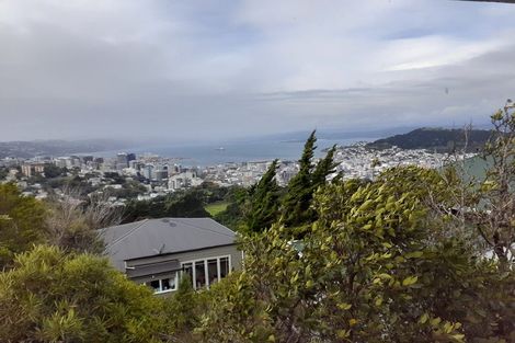 Photo of property in 30 Apuka Street, Brooklyn, Wellington, 6021