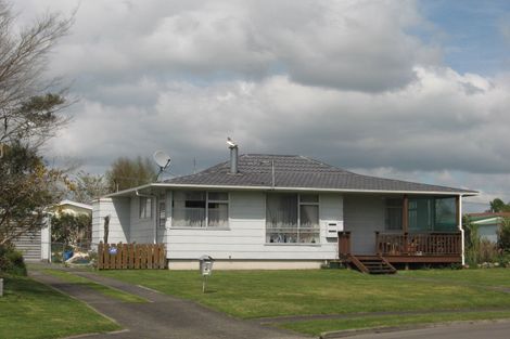 Photo of property in 4 Virgo Place, Kawaha Point, Rotorua, 3010