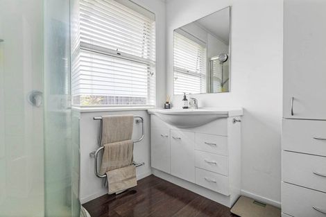 Photo of property in 52 Ravenwood Drive, Forrest Hill, Auckland, 0620