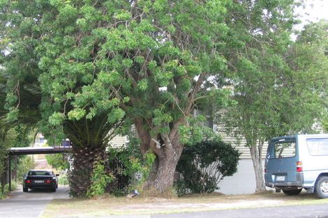 Photo of property in 83 Tramway Road, Beach Haven, Auckland, 0626