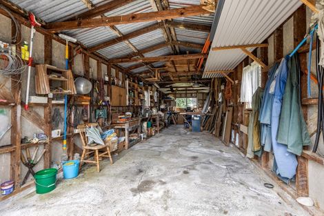 Photo of property in 13 Beaubank Road, Kelston, Auckland, 0602