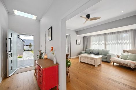 Photo of property in 51 Milford Road, Milford, Auckland, 0620